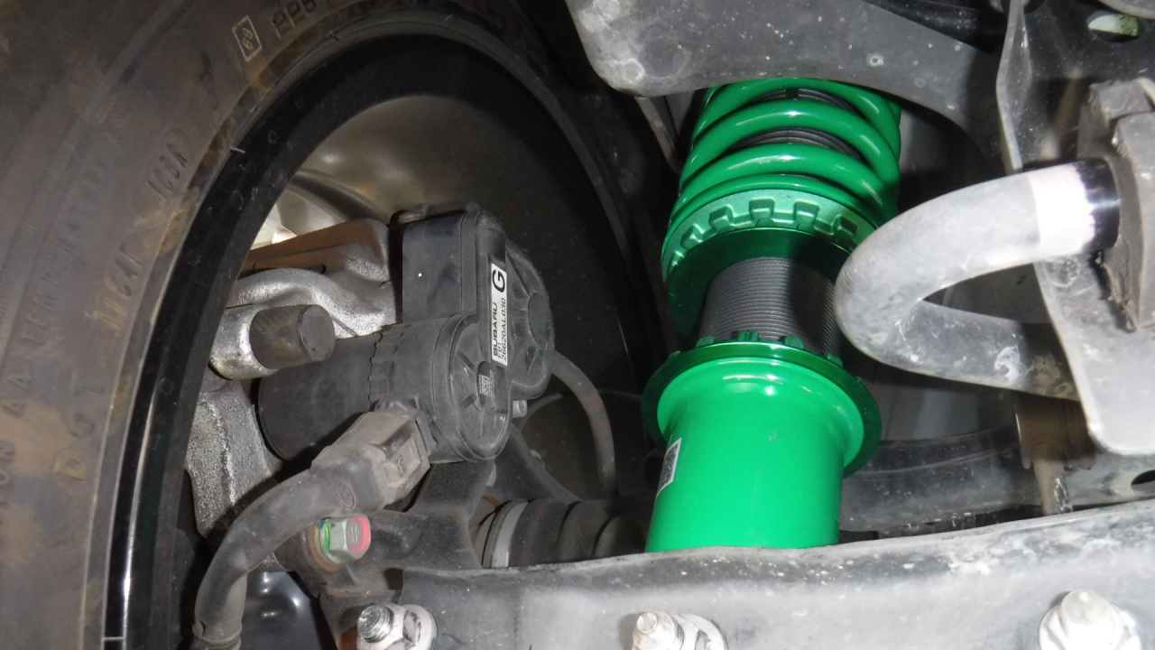 レヴォーグ　車高調