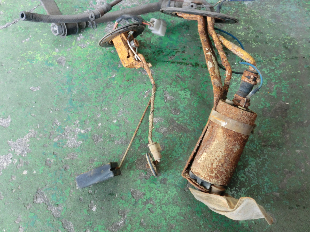 AA63カリーナ燃料タンク